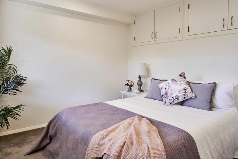 Photo of property in 2 Seaview Road, Paremata, Porirua, 5024