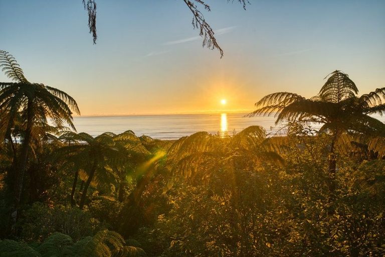 Photo of property in 20 Weenink Road, Karoro, Greymouth, 7805