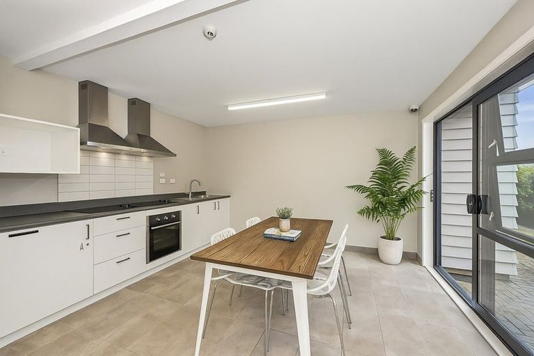 Photo of property in 1/69 Mckenzie Road, Mangere Bridge, Auckland, 2022