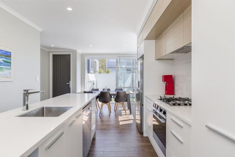 Photo of property in 101 Karepiro Drive, Stanmore Bay, Whangaparaoa, 0932