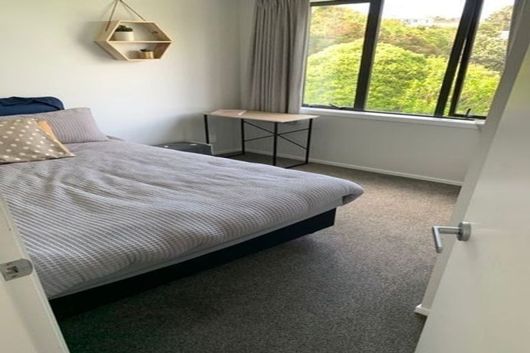 Photo of property in 29b Glanmire Road, Newlands, Wellington, 6037