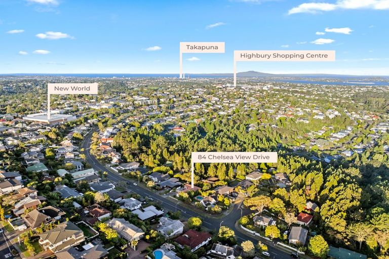 Photo of property in 84 Chelsea View Drive, Chatswood, Auckland, 0626