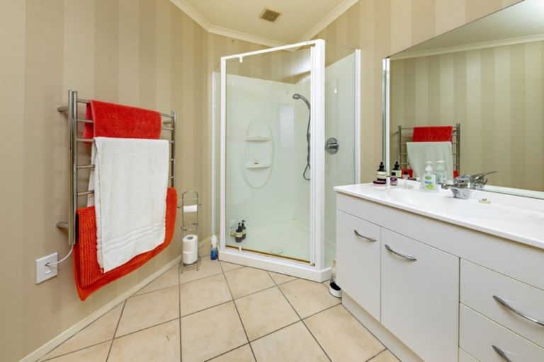 Photo of property in 13 Longford Park Drive, Takanini, 2112