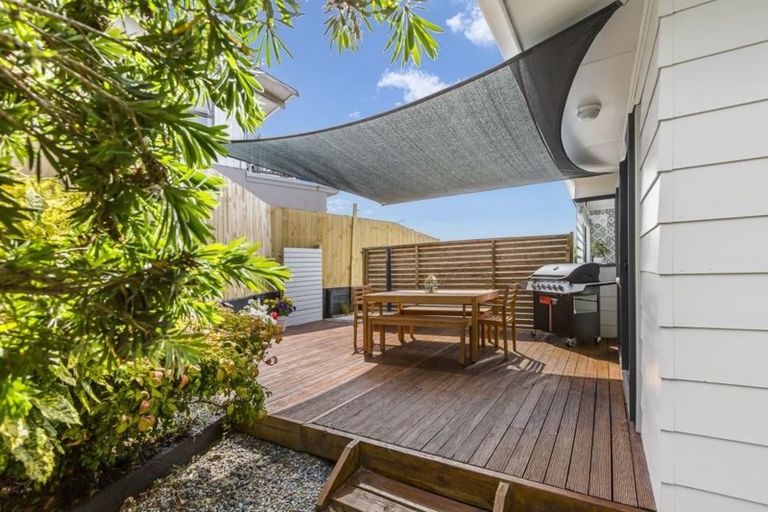 Photo of property in 17a John Road, Stanmore Bay, Whangaparaoa, 0932