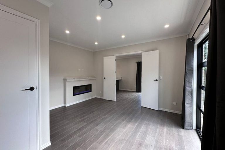 Photo of property in 19 Artesia Close, Shamrock Park, Auckland, 2016