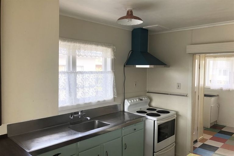 Photo of property in 75 Larnoch Road, Henderson, Auckland, 0610