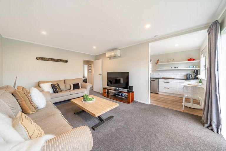Photo of property in 48f2- Kowhai Avenue, Ebdentown, Upper Hutt, 5018