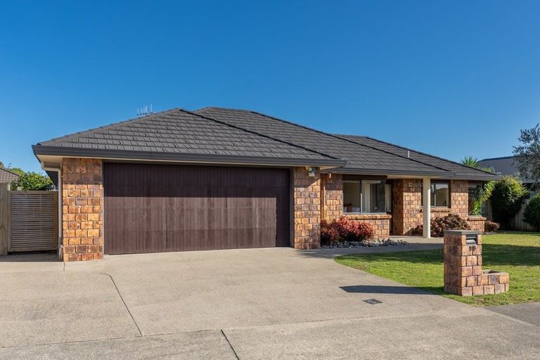 Photo of property in 98 Guildford Drive, Paraparaumu Beach, Paraparaumu, 5032