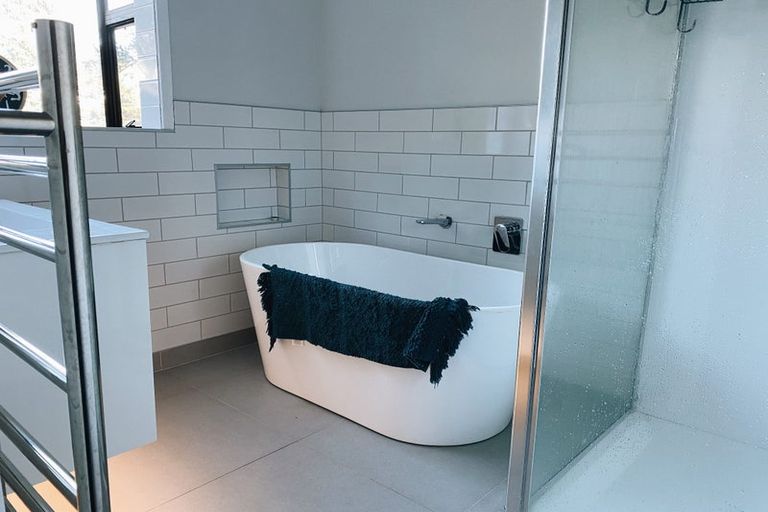 Photo of property in 1/2 Hobby Avenue, Birkdale, Auckland, 0626