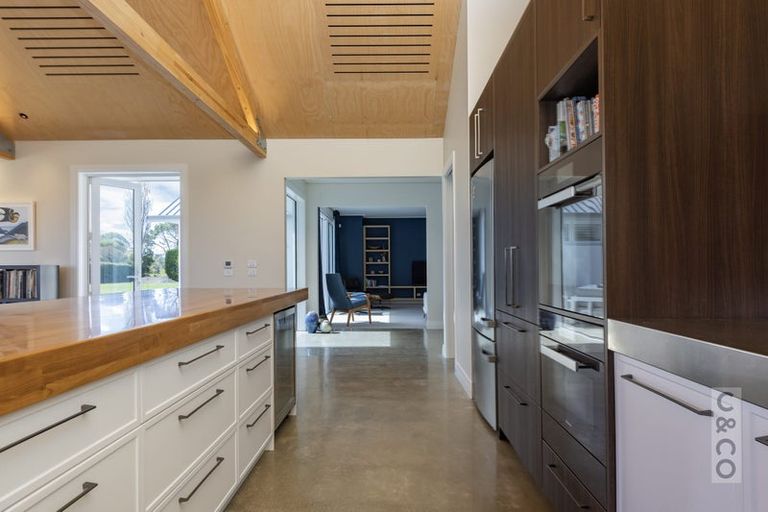 Photo of property in 88 Taupaki Road, Taupaki, 0782