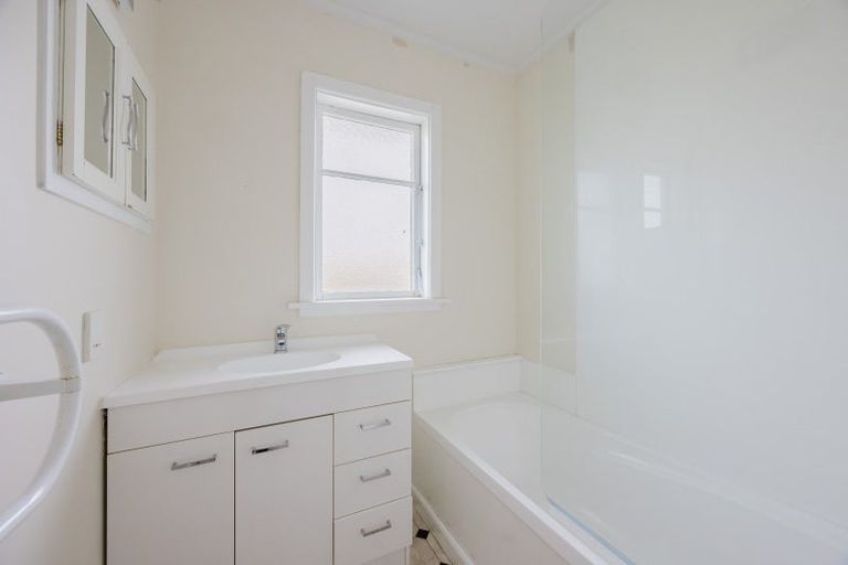 Photo of property in 12 Woburn Street, Waipukurau, 4200