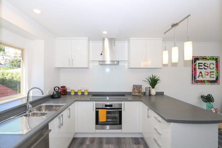Photo of property in 33u2 Hawker Street, Mount Victoria, Wellington, 6011