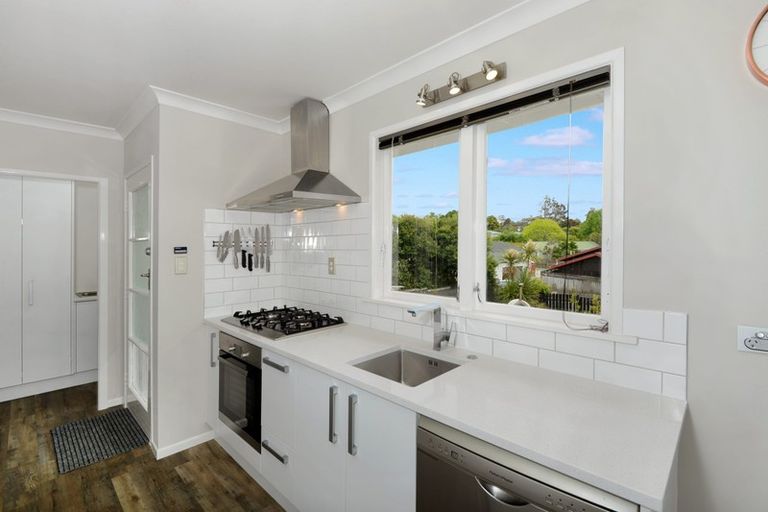 Photo of property in 22 Hatherlow Street, Glenfield, Auckland, 0629