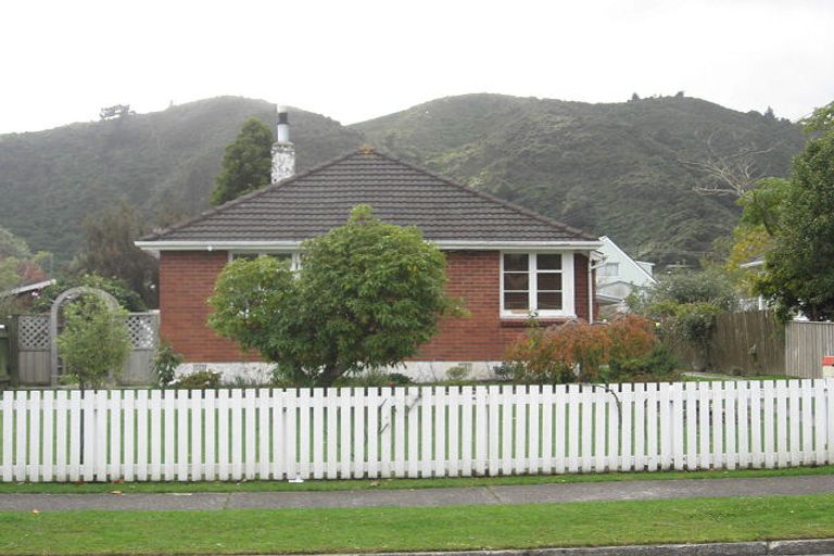 Photo of property in 17 Langford Street, Naenae, Lower Hutt, 5011