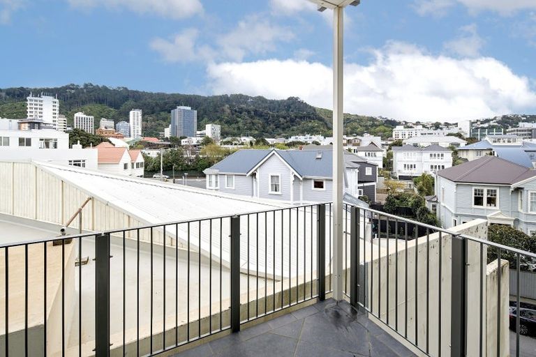 Photo of property in Stadium Garden Flats, 201/107 Thorndon Quay, Pipitea, Wellington, 6011