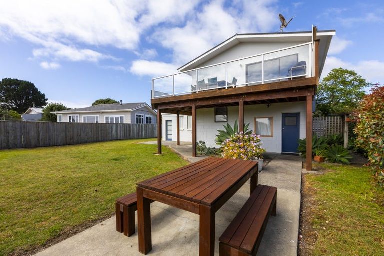 Photo of property in 14 Puketauhinu Place, Porangahau, 4293