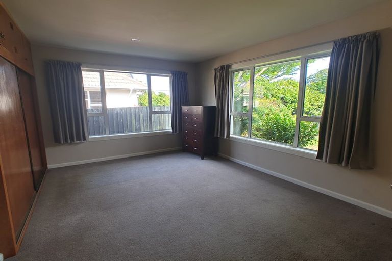Photo of property in 37 Acacia Avenue, Upper Riccarton, Christchurch, 8041