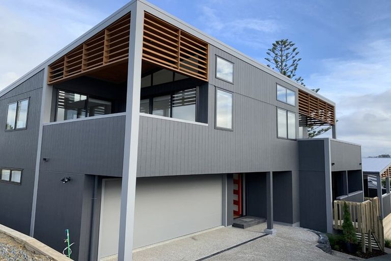 Photo of property in 6 Moffat Road, Red Beach, 0932