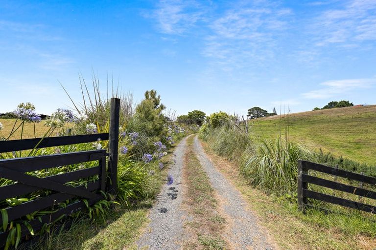 Photo of property in 380 Kaipara Coast Highway, Helensville, Kaukapakapa, 0871