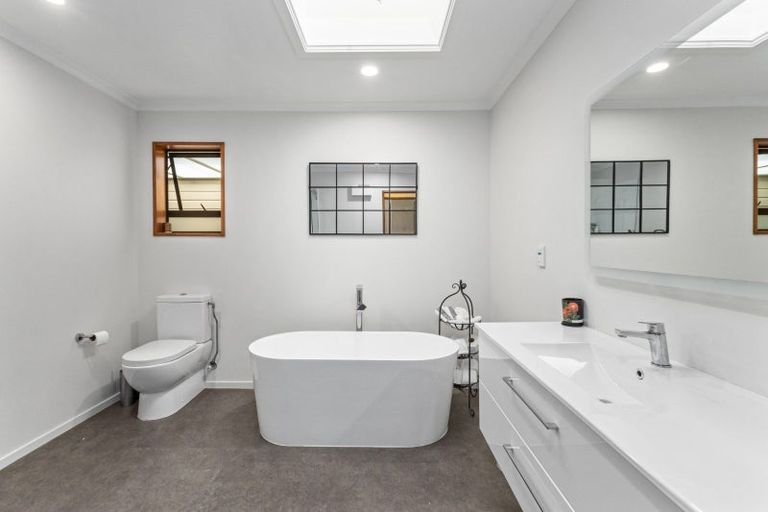 Photo of property in 71 Lynch Road, Levels, Timaru, 7973