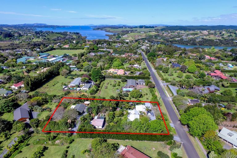 Photo of property in 16 Kendall Road, Kerikeri, 0230