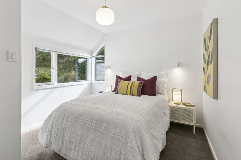 Photo of property in 105 Akaroa Drive, Maupuia, Wellington, 6022