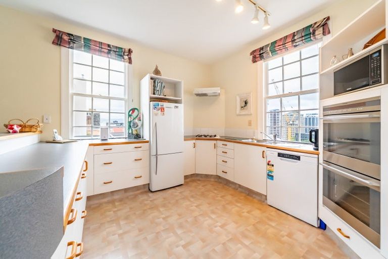 Photo of property in 19 Selwyn Terrace, Thorndon, Wellington, 6011