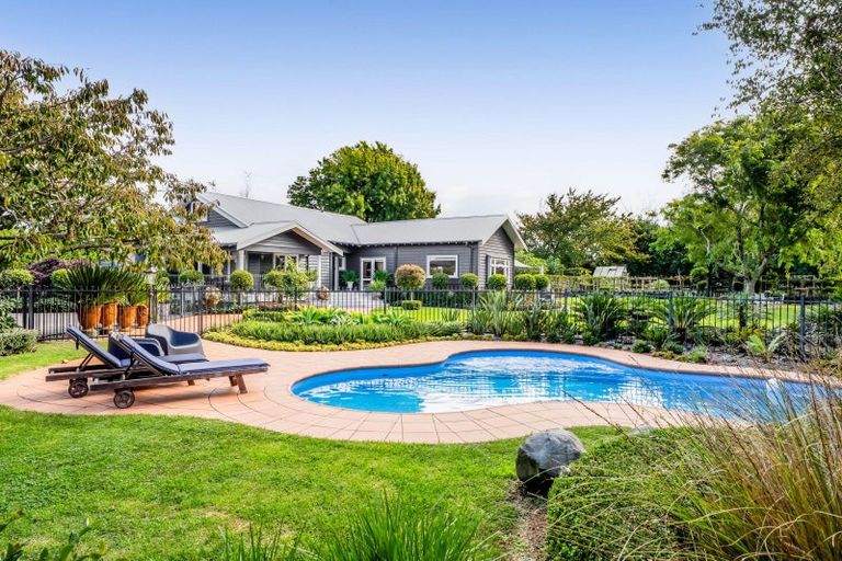 Photo of property in 500 Richmond Road, Lepperton, New Plymouth, 4373