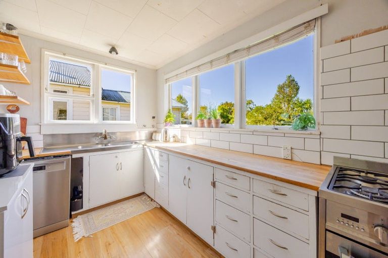 Photo of property in 8 Russell Street, Otane, 4202