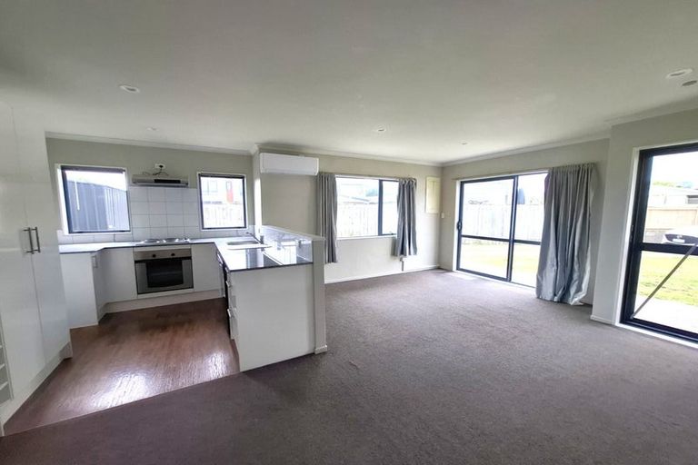 Photo of property in 39 Rewarewa Road, Te Atatu Peninsula, Auckland, 0610