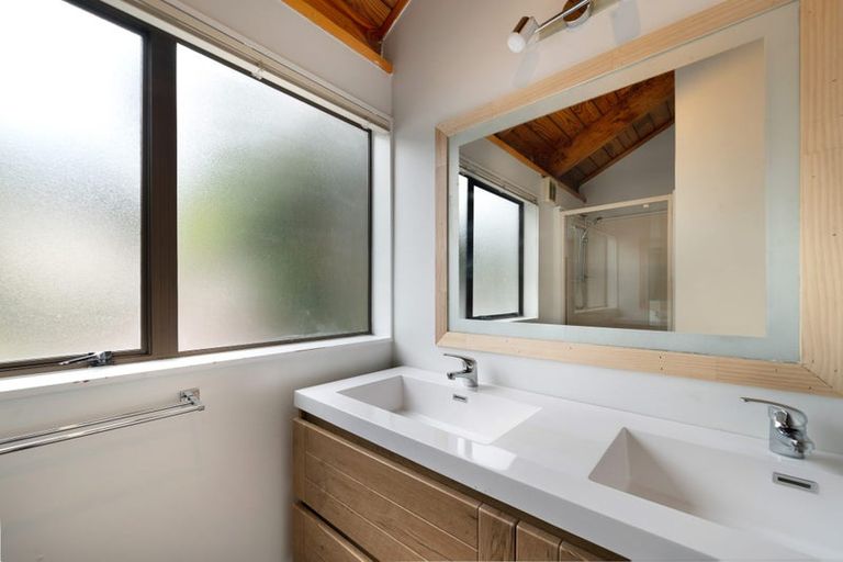 Photo of property in 64b Pleasant Road, Glen Eden, Auckland, 0602