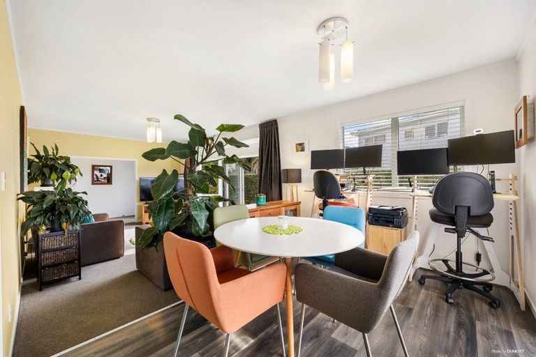 Photo of property in 3 Realm Place, Massey, Auckland, 0614