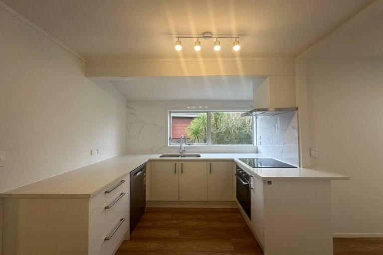 Photo of property in 9k View Road, Glenfield, Auckland, 0627