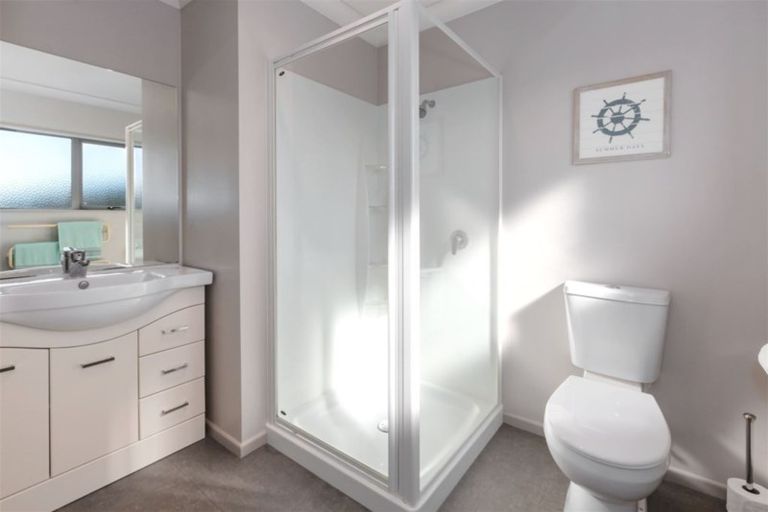 Photo of property in 2 Gennaker Lane, Whitby, Porirua, 5024