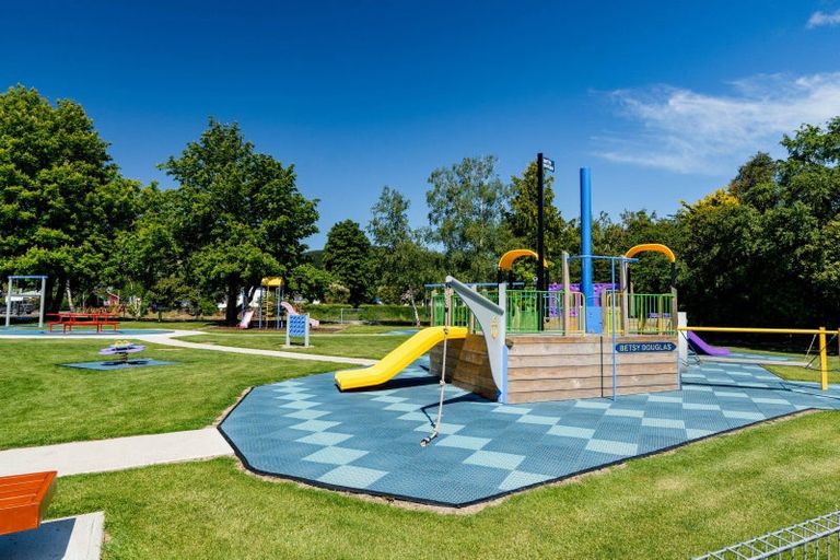 Photo of property in 4 Kingsgate Lane, Waihola, Milton, 9073