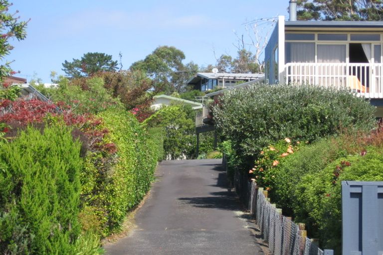 Photo of property in 96a Matipo Road, Mairangi Bay, Auckland, 0630