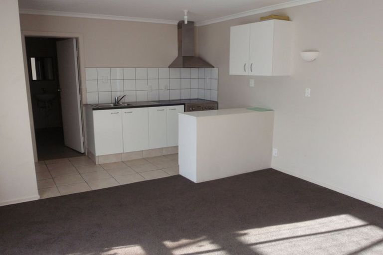 Photo of property in 9 Rangitane Street, Maupuia, Wellington, 6022