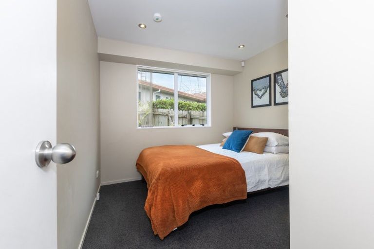 Photo of property in 26 Killygordon Place, Massey, Auckland, 0614