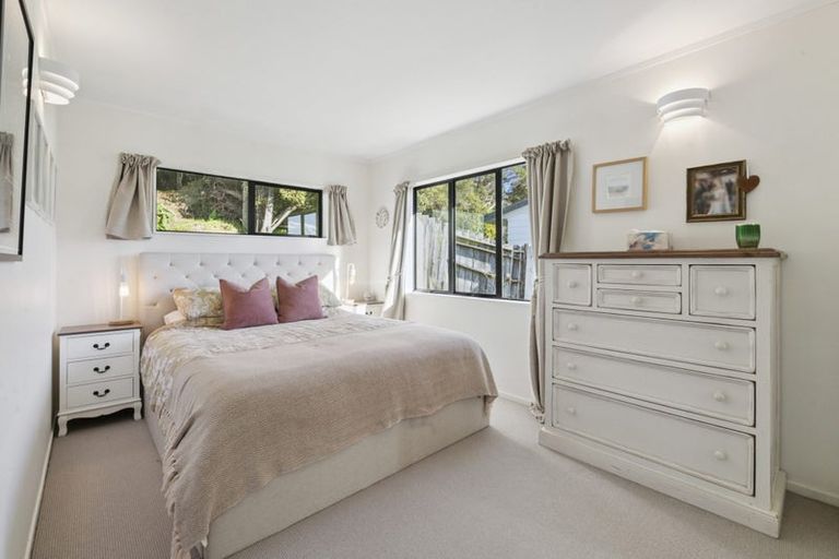 Photo of property in 10 Emery Grove, Bayview, Auckland, 0629