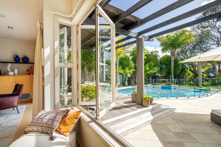 Photo of property in 1/2 Clifton Road, Hauraki, Auckland, 0622