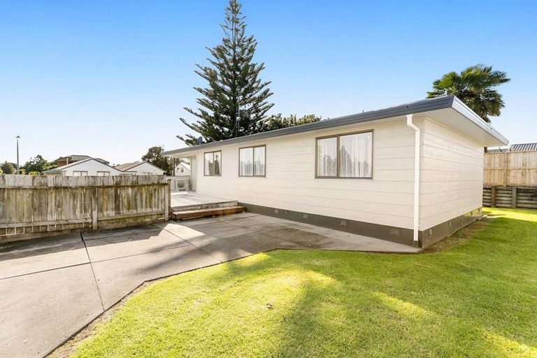 Photo of property in 16 Lagoon Place, Poike, Tauranga, 3112