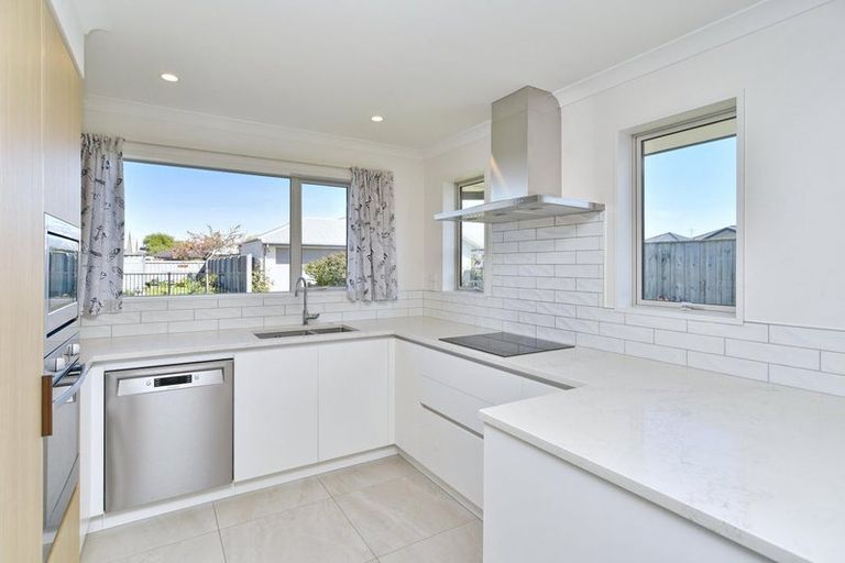 Photo of property in 27 Tutton (pvt) Mews, Rangiora, 7400