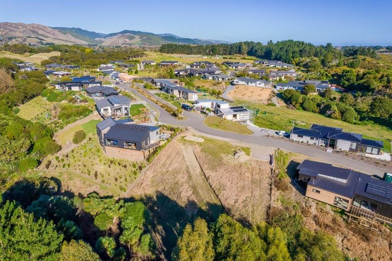 Photo of property in 19 Te Heke Place, Waikanae, 5036
