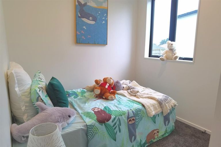 Photo of property in 2 Poruru Close, Papakura, 2110