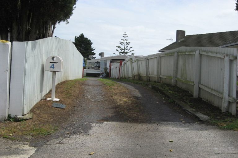 Photo of property in 4 Humphreys Place, Mangere, Auckland, 2022