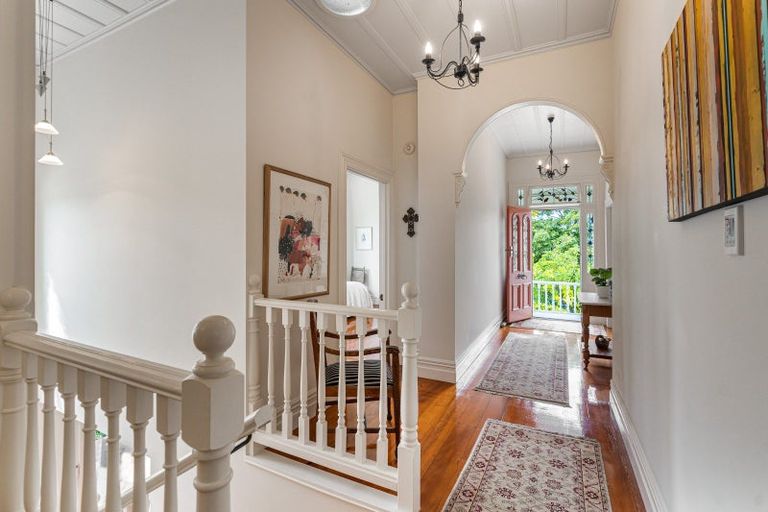 Photo of property in 1 Kapai Road, Devonport, Auckland, 0624