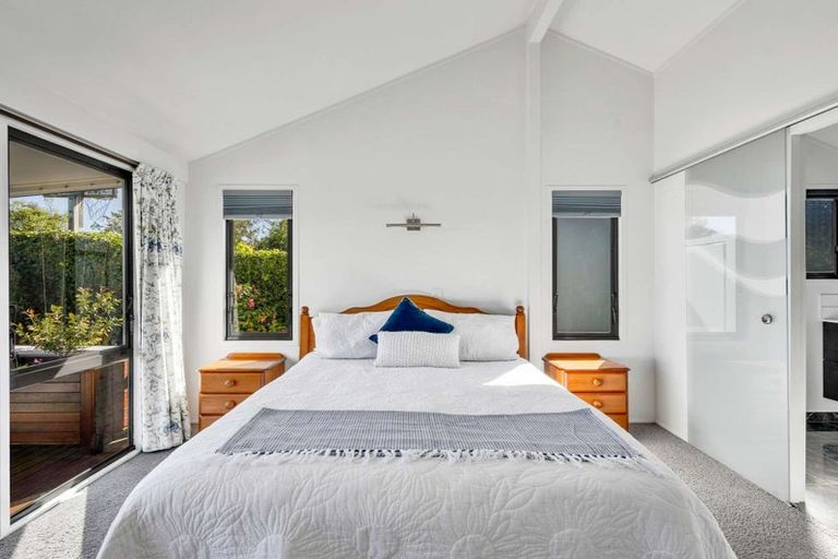 Photo of property in 37 Hikanui Drive, Havelock North, 4130