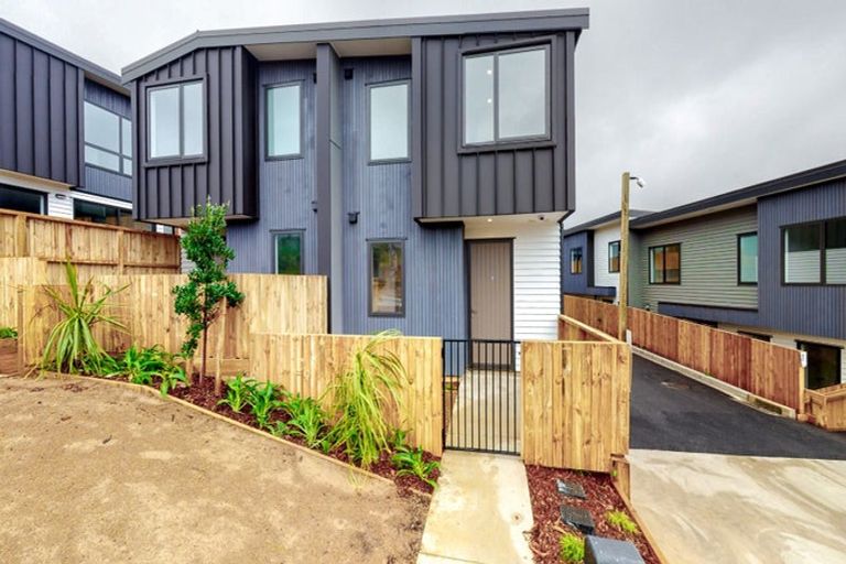 Photo of property in 62u7 Spenmoor Street, Newlands, Wellington, 6037