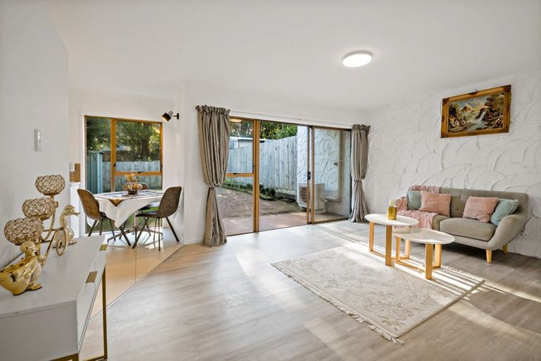 Photo of property in 3/550 Glenfield Road, Glenfield, Auckland, 0629