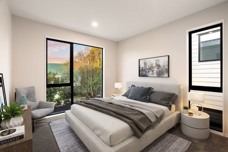 Photo of property in 8b Catalina Crescent, Forrest Hill, Auckland, 0620